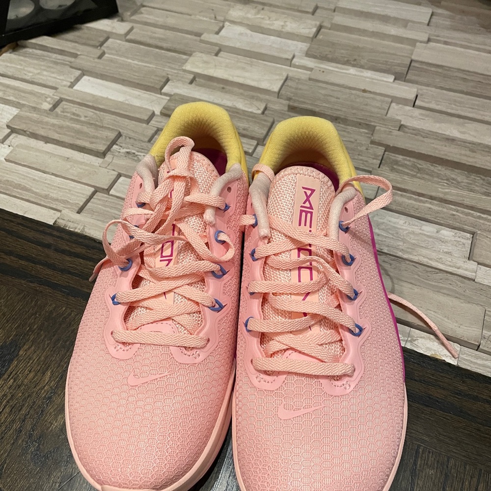 nike shoes - Picture 2 of 7